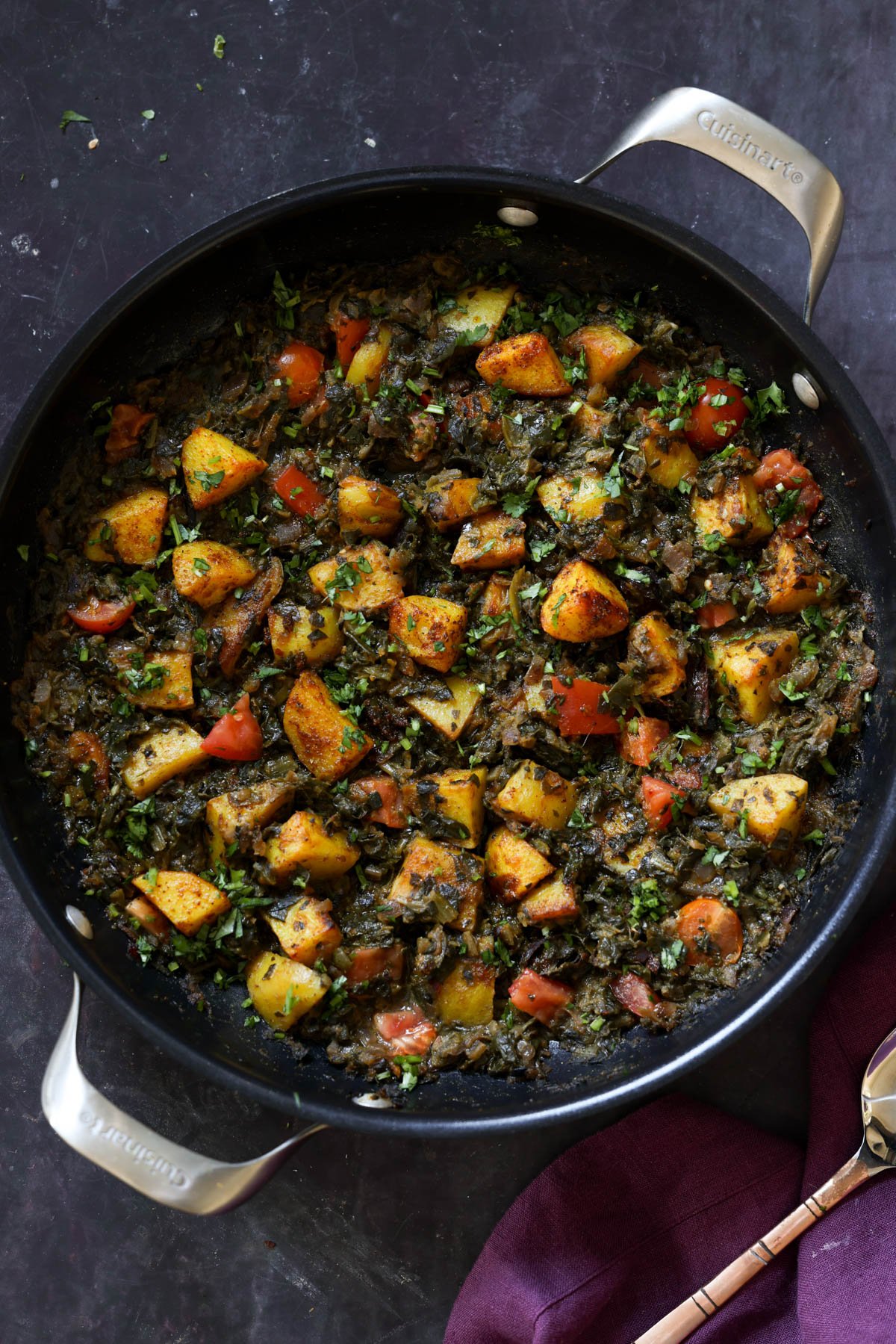 saag aloo in the pan after cooking