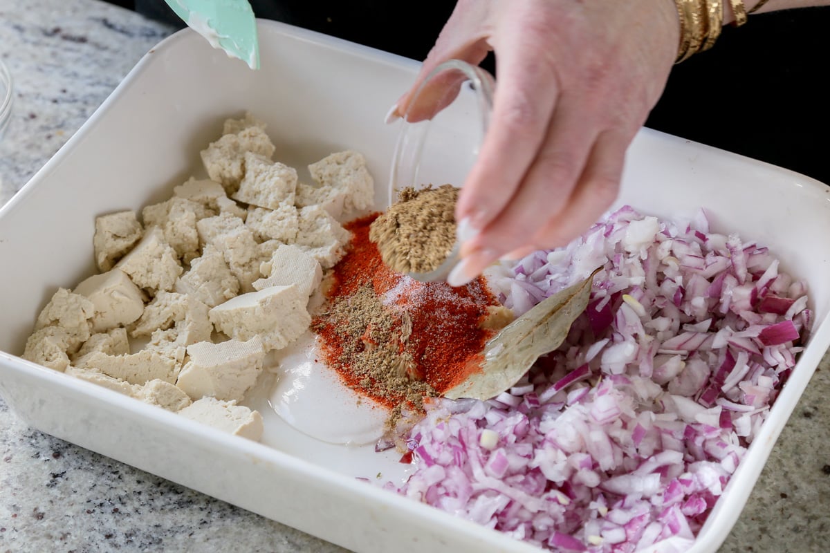 adding powdered spices to the center of the baking pan