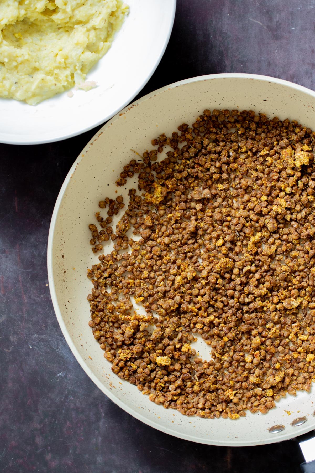 crispy lentils in the frying pan