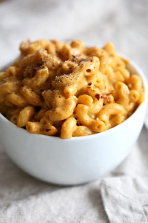 This Easy Vegan Mac and Cheese Powder is perfect to whip up mac and cheese within minutes when needed. It also makes a great gift! Add flavors and herbs for variations. #Vegan Mac n Cheese Mix #Recipe. Glutenfree Nutfree Option #VeganRicha